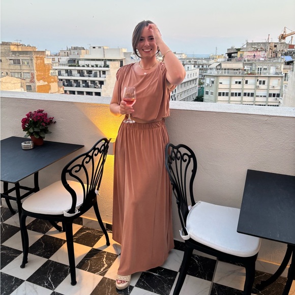 Meet your Posher, Olivia - Picture 2 of 3